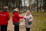 В День Героев Отечества волонтеры раздали псковичам памятные письма