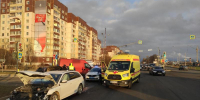 Движение прямо из полосы для поворота направо стало причиной ДТП в Пскове на Рижском проспекте - Pln-Pskov.Ru
