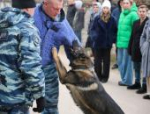 Псковских студентов познакомили с работой служебных собак полиции