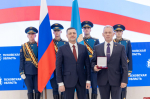 Губернатор вручил псковичам государственные и ведомственные награды ко Дню Конституции