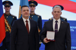 Михаил Ведерников вручил государственные и региональные награды псковичам