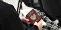 Юным псковичам торжественно вручили паспорта в честь Дня Конституции - Pln-Pskov.Ru