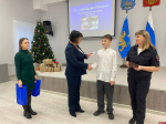 Юным псковичам торжественно вручили паспорта в честь Дня Конституции