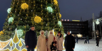 Новогодние огни на ели зажгли в Великих Луках - Pln-Pskov.Ru