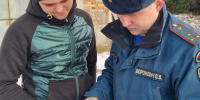 Жителям рабочего поселка Плюсса напомнили требования пожарной безопасности - МЧС Псковской области