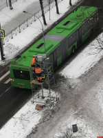 Светофор устанавливают на пешеходном переходе напротив школы №23 в Пскове