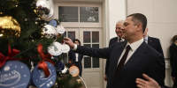 Михаил Ведерников и псковские депутаты исполнят детские новогодние мечты - Псковская правда