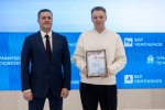 Михаил Ведерников наградил лучших спортсменов Псковской области