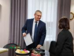 Псковские полицейские исполнили новогоднюю мечту 14-летней девочки