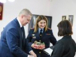 Псковские полицейские исполнили новогоднюю мечту 14-летней девочки