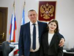 Псковские полицейские исполнили новогоднюю мечту 14-летней девочки