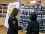 Псковские полицейские исполнили новогоднюю мечту 14-летней девочки