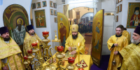 Митрополит Матфей совершил Литургию в Никольском соборе города Порхова - Pln-Pskov.Ru