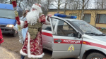 Росгвардейский Дед Мороз специального назначения поздравил детей в Печорах