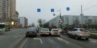 Два автомобиля столкнулись на перекрестке Рижского проспекта и улицы Юбилейной в Пскове - Pln-Pskov.Ru