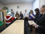 Псковских полицейских поздравили с наступающим Новым годом активисты «Движения первых»