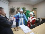 Псковских полицейских поздравили с наступающим Новым годом активисты «Движения первых»