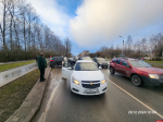Два человека пострадали в тройном столкновении автомобилей в Пскове