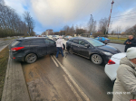 Два человека пострадали в тройном столкновении автомобилей в Пскове