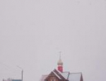 Купол с крестом установили на строящийся храм Жен-Миронисиц в Псковском районе