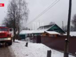 Пожарные ликвидируют возгорание жилого дома в Опочке