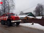 Пожарные ликвидируют возгорание жилого дома в Опочке