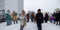 Рождественские гуляния в центре Пскова объединили жителей и гостей города - Правительство Псковской области