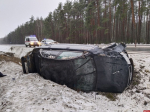 Автомобиль съехал в кювет и перевернулся в Псковском районе