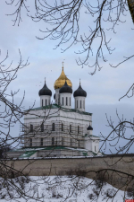 Фундаменты усиляют в Троицком соборе Пскова