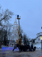 В Детском парке Пскова начали демонтаж новогодних украшений