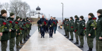 К мемориалу Героям спецоперации возложили цветы руководители региона - Собрание депутатов