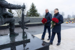 К мемориалу героям СВО возложили цветы руководители Псковской области