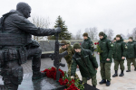 К мемориалу героям СВО возложили цветы руководители Псковской области