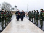 К мемориалу героям СВО возложили цветы руководители Псковской области