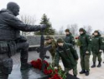 К мемориалу героям СВО возложили цветы руководители Псковской области