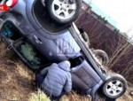 В Псковском районе пьяный водитель оказался зажат в опрокинувшемся автомобиле