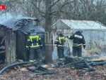 Пожарные ликвидировали возгорание бани в Великих Луках