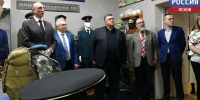 Руководитель Псковского отделения Российского военно-исторического общества Александр Борисов посетил выставку униформы в Великих Луках - ГТРК Псков