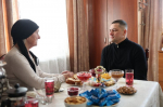 Михаил Ведерников вручил медаль к 80-летию Победы бывшему несовершеннолетнему узнику концлагерей Валентине Крючковой