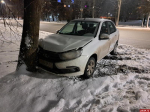 В Пскове водителя Chery оштрафовали за ДТП с наездом «Лады» на дерево. ФОТО
