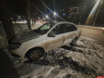 В Пскове водителя Chery оштрафовали за ДТП с наездом «Лады» на дерево. ФОТО