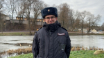 «Миша спас Мишу»: В Пушкинских Горах полицейский спас провалившегося под лед пса
