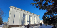 Реконструированное здание бывшего кинотеатра «Октябрь» в Пскове. 20 февраля 2025 года. Фото: ПАИ - InformPskov.Ru