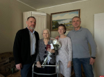Малолетней узнице концлагеря вручил медаль к 80-летию Победы Дмитрий Барабанов