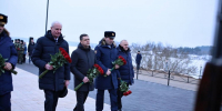 Память десантников 6-й роты почтили у мемориала в Выбутах - InformPskov.Ru