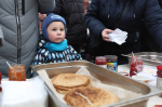 Масленичные гуляния стартовали у псковского храма Александра Невского