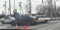 На трассе перед псковской деревней Неелово столкнулись два автомобиля - Pln-Pskov.Ru
