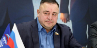 Псковские партийцы и сторонники «Единой России» поздравляют Алексея Севастьянова с днем рождения - Единая Россия