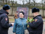 Псковские полицейские поздравили женщин в преддверии 8 Марта