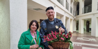 Псковские приставы провели акцию «Вам, любимые!» к 8 Марта. Фото здесь и далее: пресс-служба УФССП России по Псковской области - InformPskov.Ru